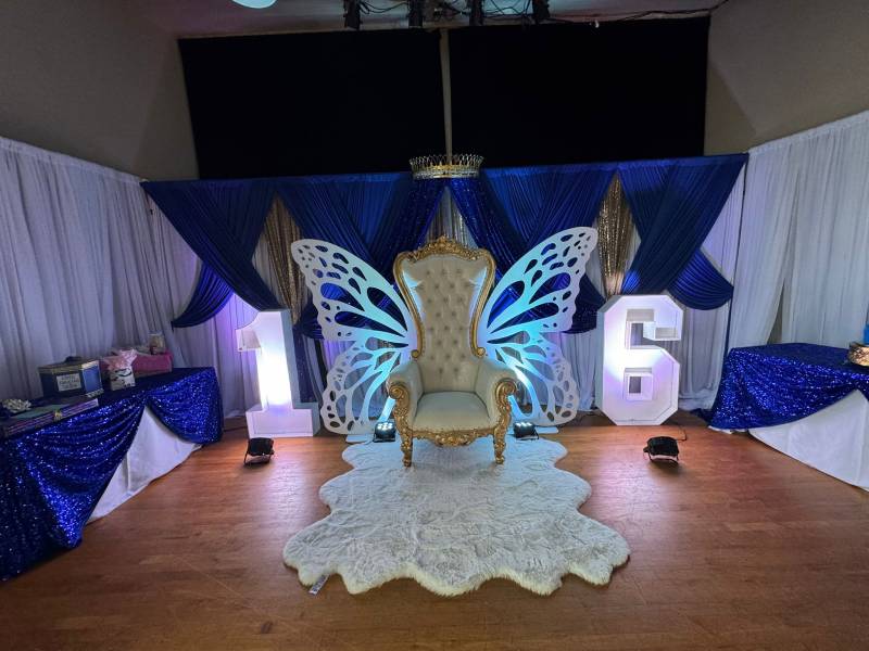 Thumbnail of table settings and centerpieces